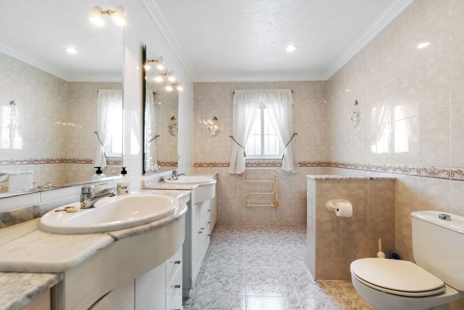 4 chambre Villa/Maison à vendre à Torrevieja avec piscine garage - 549 000 € (Ref: 9462364)