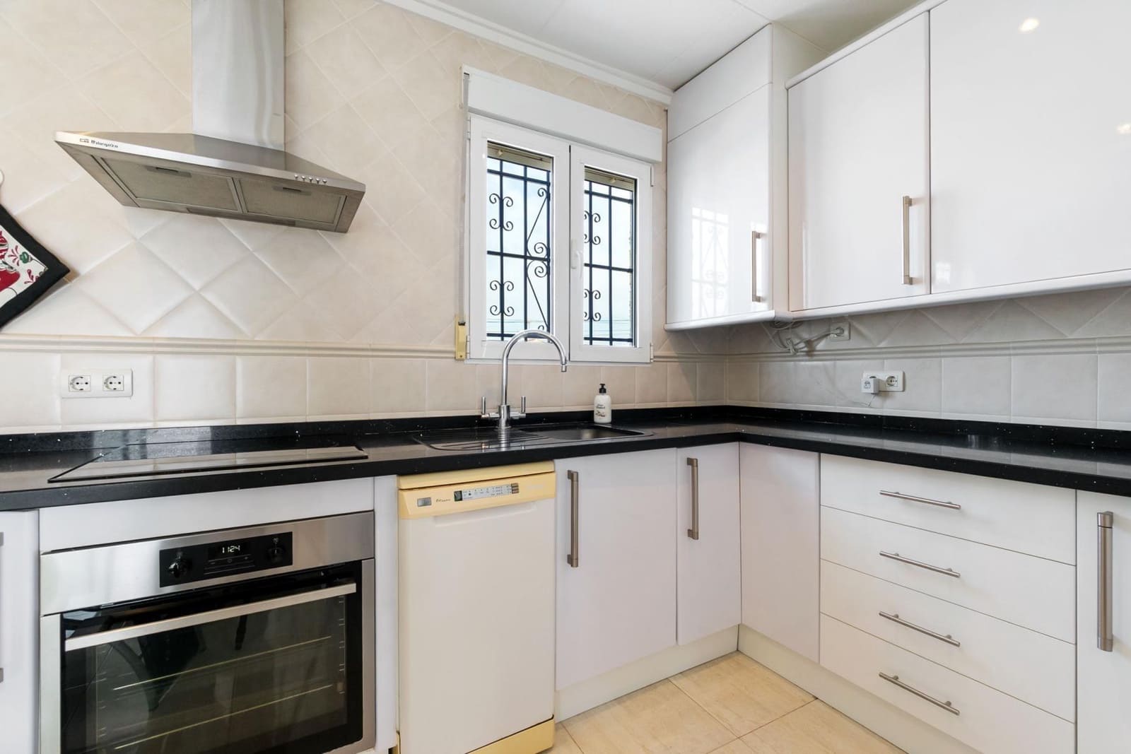 4 chambre Villa/Maison à vendre à Torrevieja avec piscine garage - 549 000 € (Ref: 9462364)