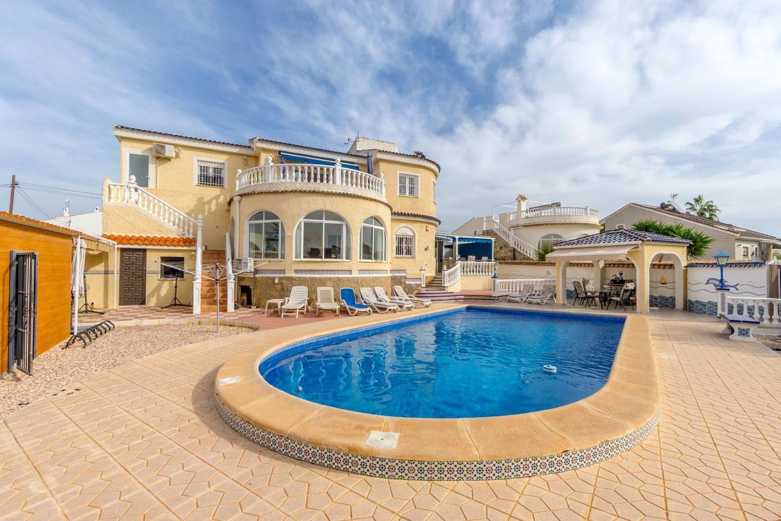 4 chambre Villa/Maison à vendre à Torrevieja avec piscine garage - 549 000 € (Ref: 9462364)