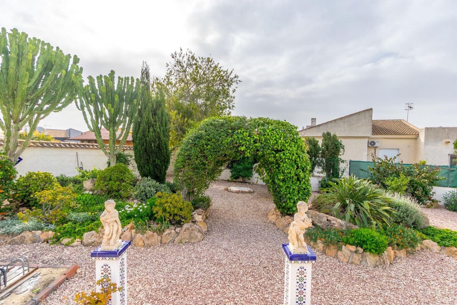 4 chambre Villa/Maison à vendre à Torrevieja avec piscine garage - 549 000 € (Ref: 9462364)