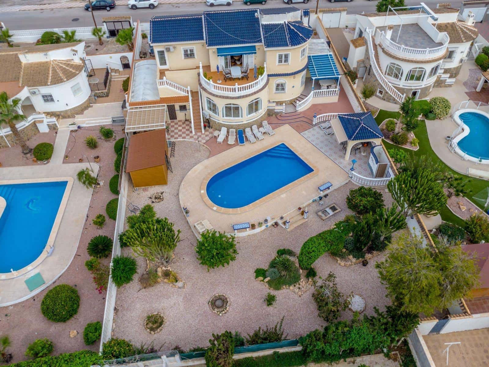 4 chambre Villa/Maison à vendre à Torrevieja avec piscine garage - 549 000 € (Ref: 9462364)