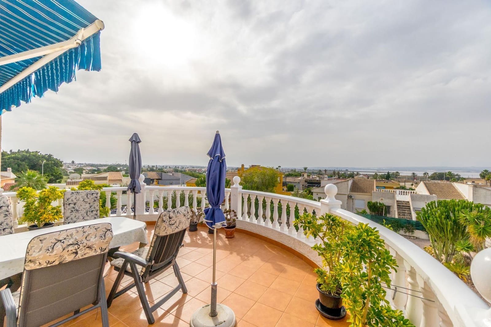 4 chambre Villa/Maison à vendre à Torrevieja avec piscine garage - 549 000 € (Ref: 9462364)