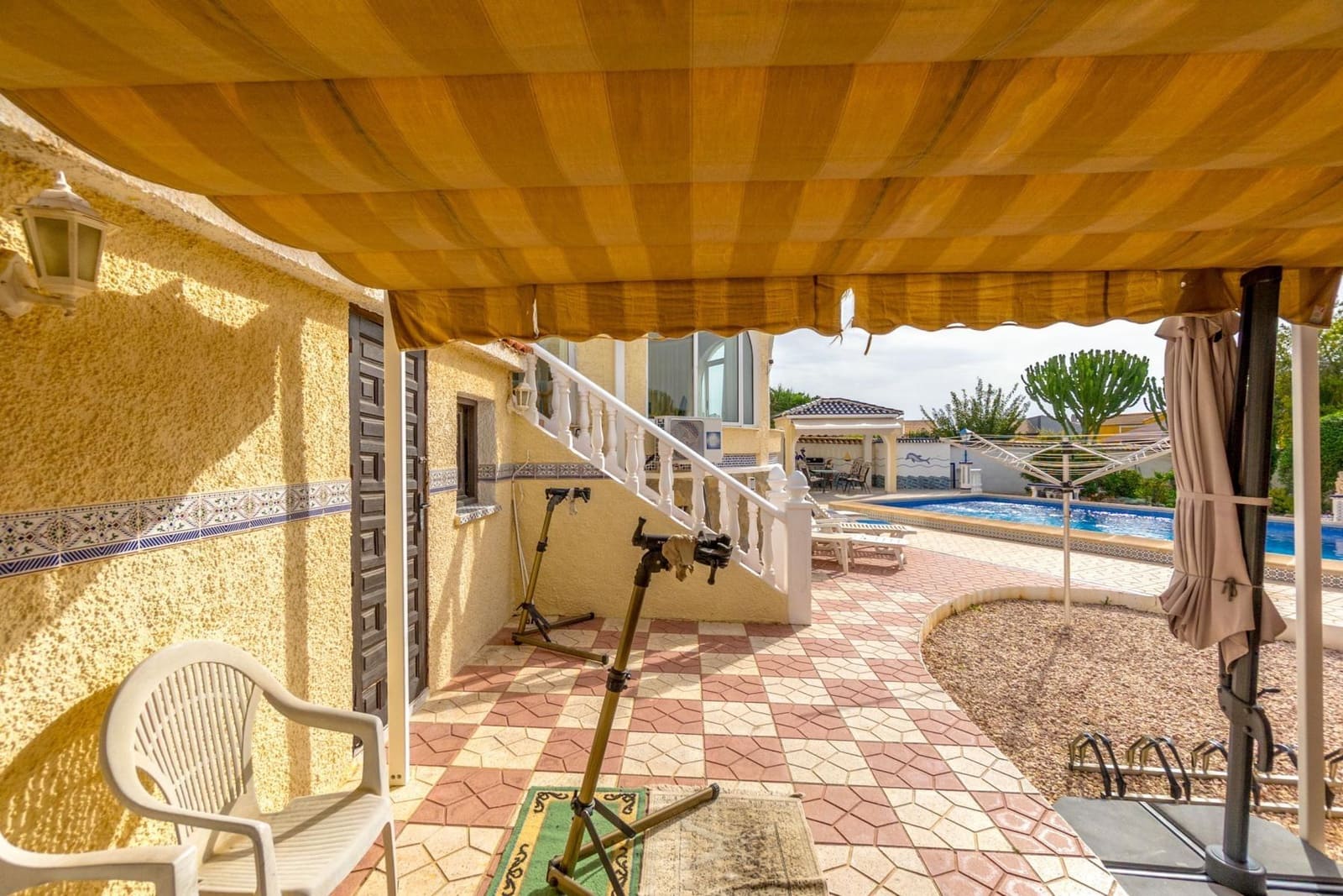 4 chambre Villa/Maison à vendre à Torrevieja avec piscine garage - 549 000 € (Ref: 9462364)