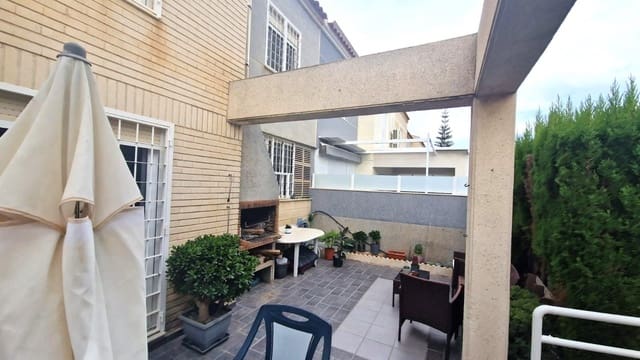 3 soveværelse Rækkehus til salg i Aguas Nuevas, Torrevieja med swimmingpool - € 210.000 (Ref: 9462369)