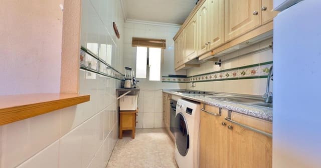 Apartamento de 2 habitaciones en Centro, Torrevieja en venta con piscina - 117.000 € (Ref: 9462378)