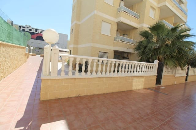 Apartamento de 2 habitaciones en Aguas Nuevas, Torrevieja en venta con piscina - 165.000 € (Ref: 9462580)