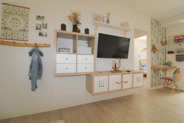 Apartamento de 2 habitaciones en Aguas Nuevas, Torrevieja en venta con piscina - 165.000 € (Ref: 9462580)