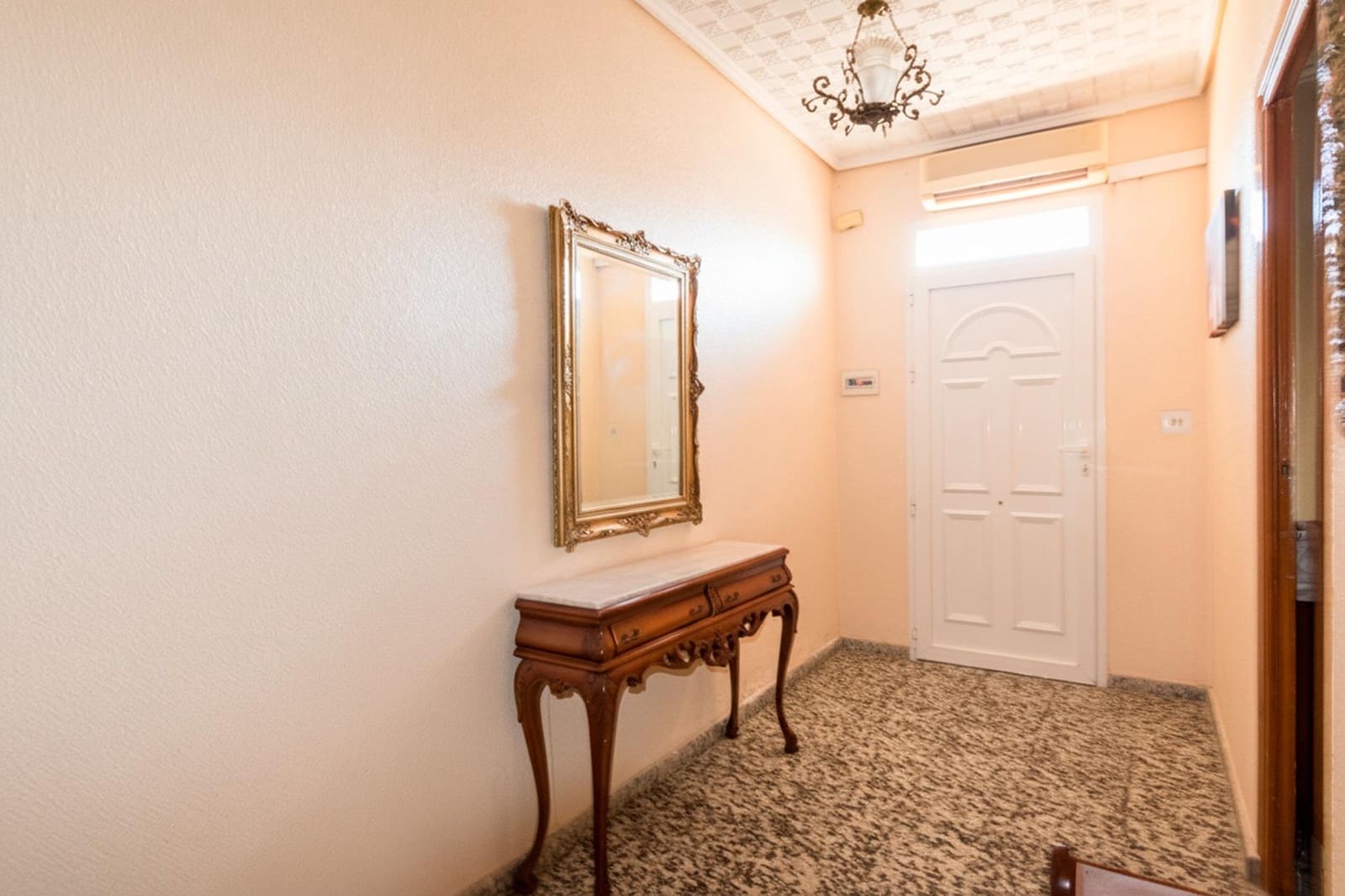 5 chambre Local Commercial à vendre à Redovan - 299 900 € (Ref: 9462582)