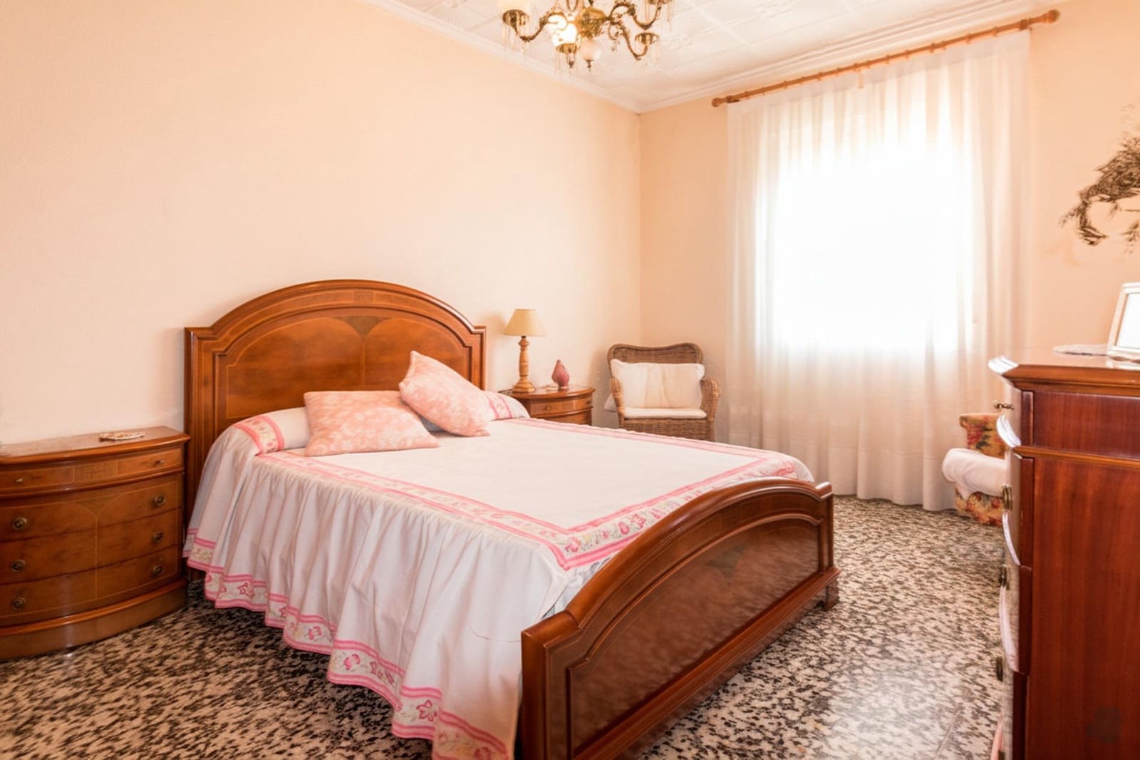 5 chambre Local Commercial à vendre à Redovan - 299 900 € (Ref: 9462582)