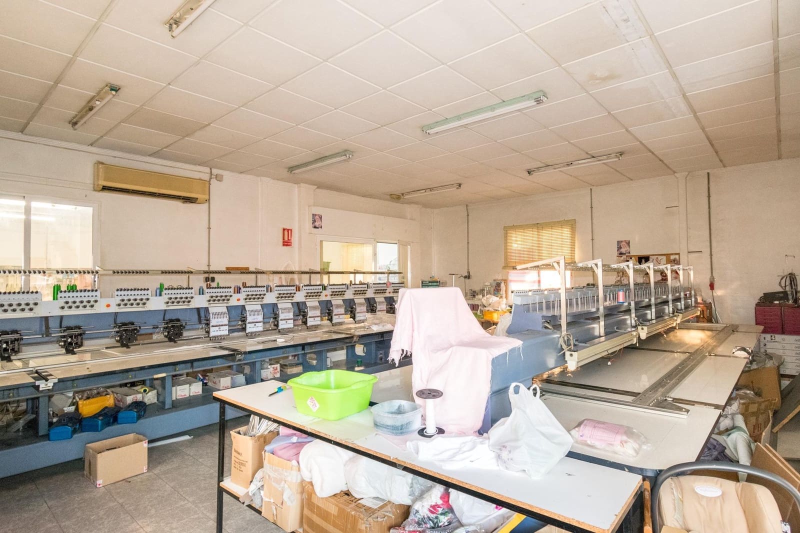 5 chambre Local Commercial à vendre à Redovan - 299 900 € (Ref: 9462582)