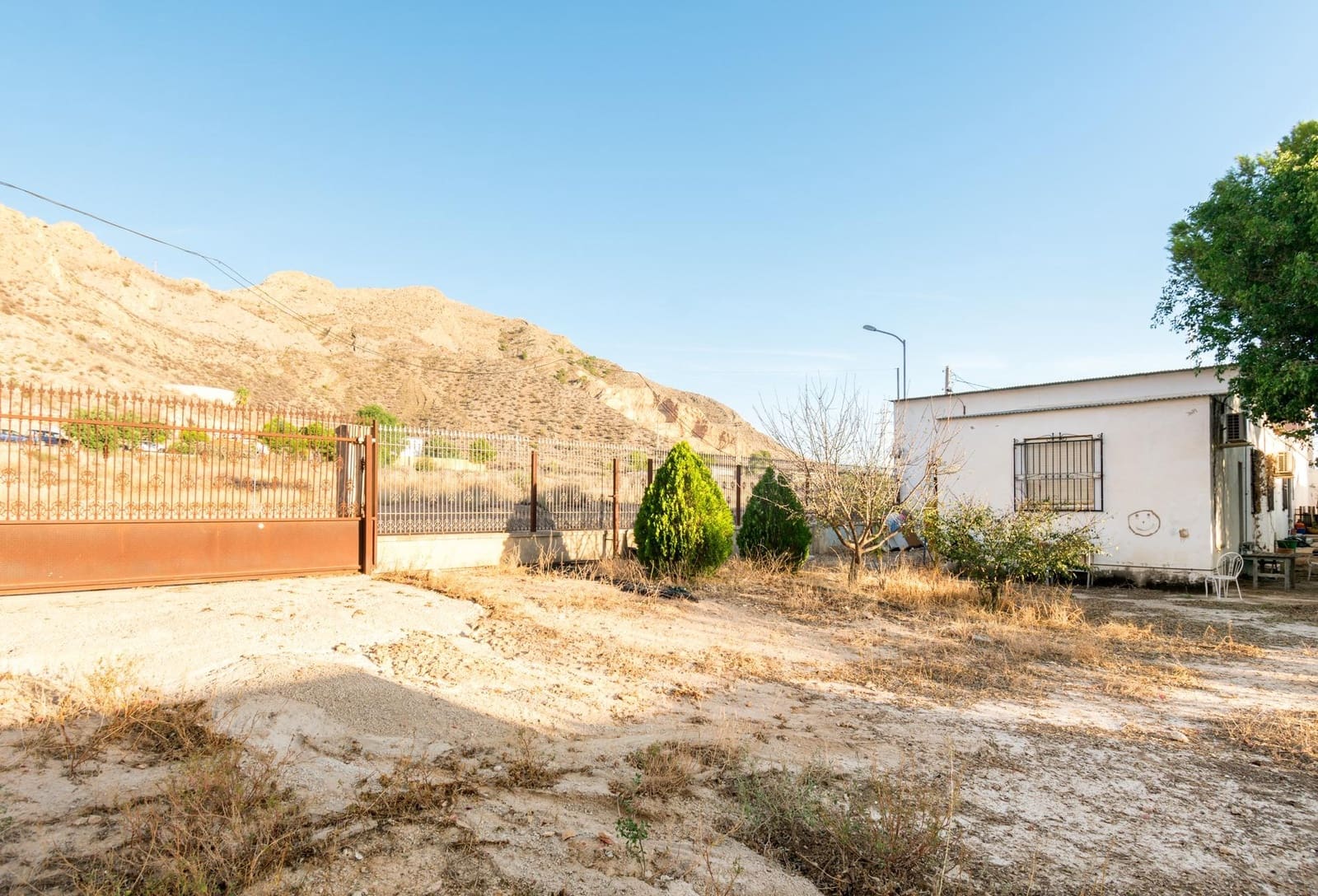 5 chambre Local Commercial à vendre à Redovan - 299 900 € (Ref: 9462582)