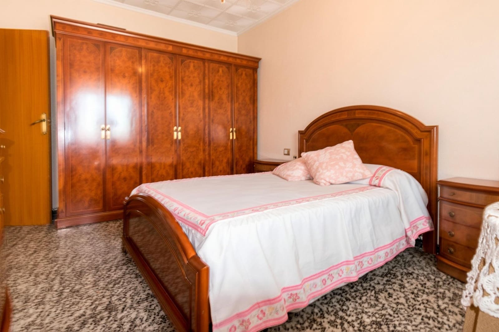 5 chambre Local Commercial à vendre à Redovan - 299 900 € (Ref: 9462584)