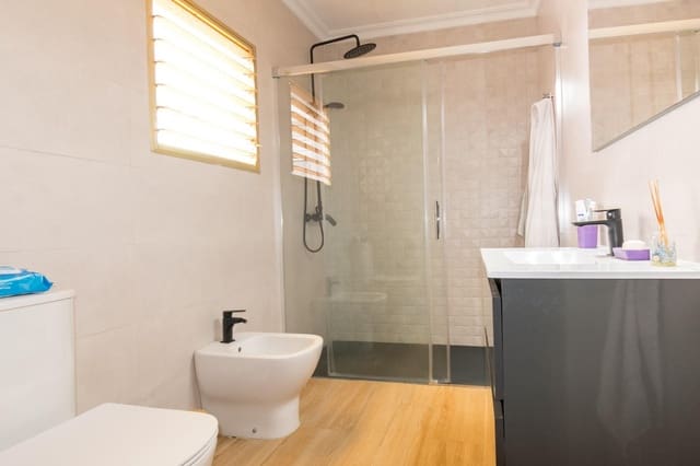 Casa de 4 habitaciones en Torrevieja en venta - 269.000 € (Ref: 9462586)