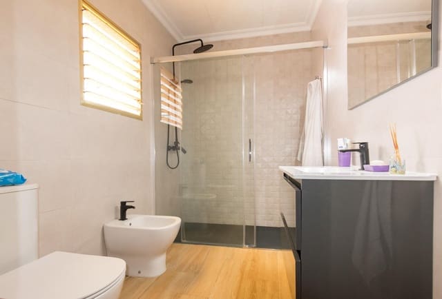 Casa de 4 habitaciones en Torrevieja en venta - 269.000 € (Ref: 9462586)