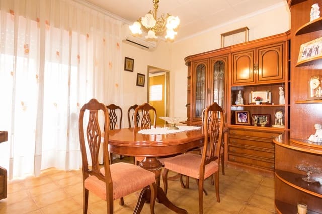 Casa de 4 habitaciones en Torrevieja en venta - 269.000 € (Ref: 9462586)