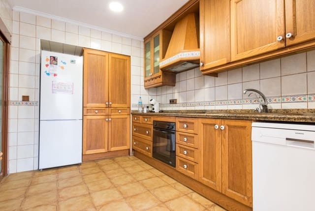 Casa de 4 habitaciones en Torrevieja en venta - 269.000 € (Ref: 9462586)