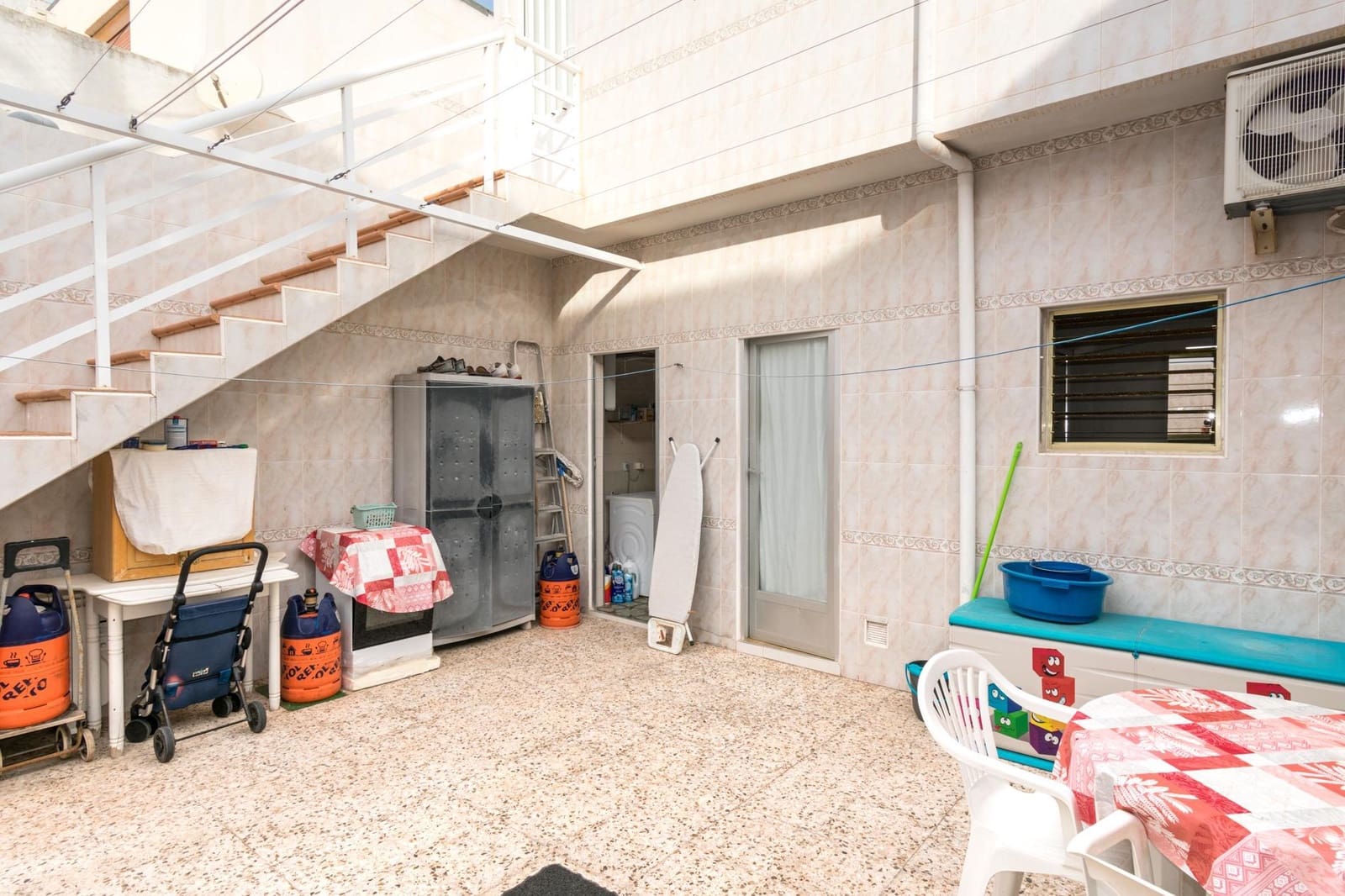 Casa de 4 habitaciones en Torrevieja en venta - 269.000 € (Ref: 9462586)