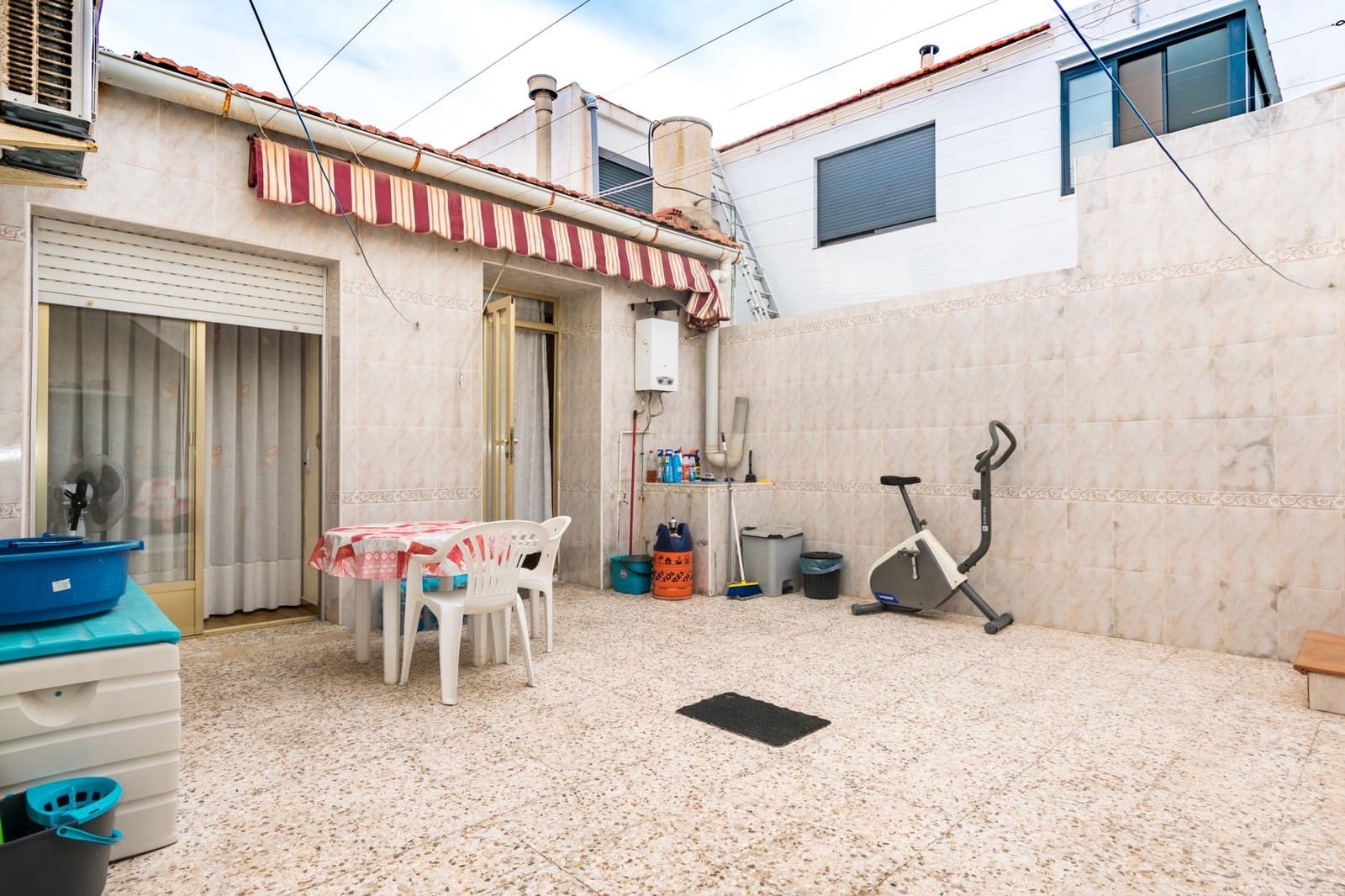 Casa de 4 habitaciones en Torrevieja en venta - 269.000 € (Ref: 9462586)