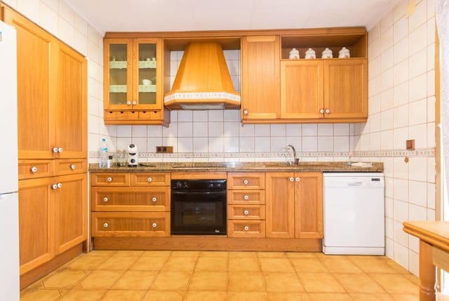 Casa de 4 habitaciones en Torrevieja en venta - 269.000 € (Ref: 9462586)