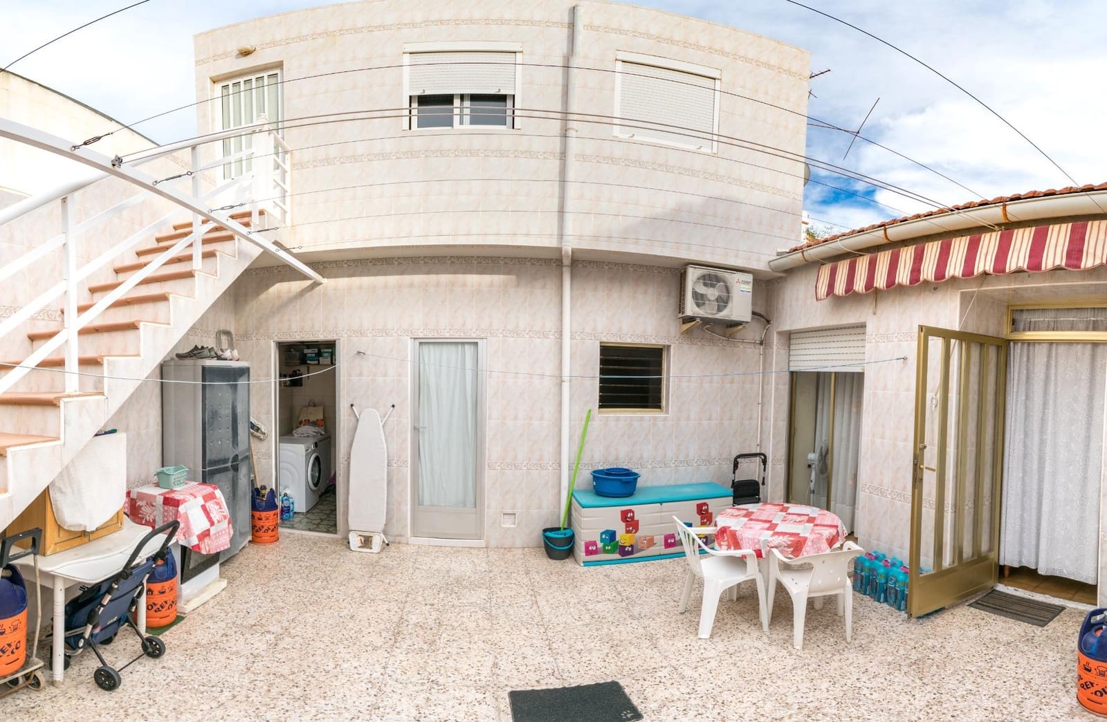 Casa de 4 habitaciones en Torrevieja en venta - 269.000 € (Ref: 9462586)