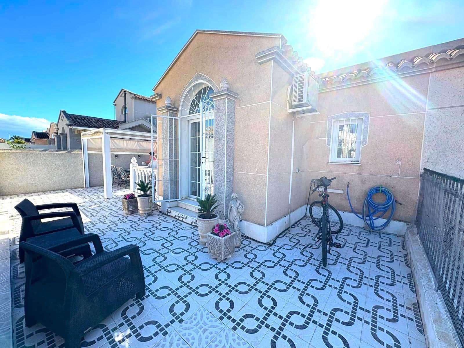 2 bedroom Bungalow for sale in El Limonar with pool - € 165,000 (Ref: 9462591)