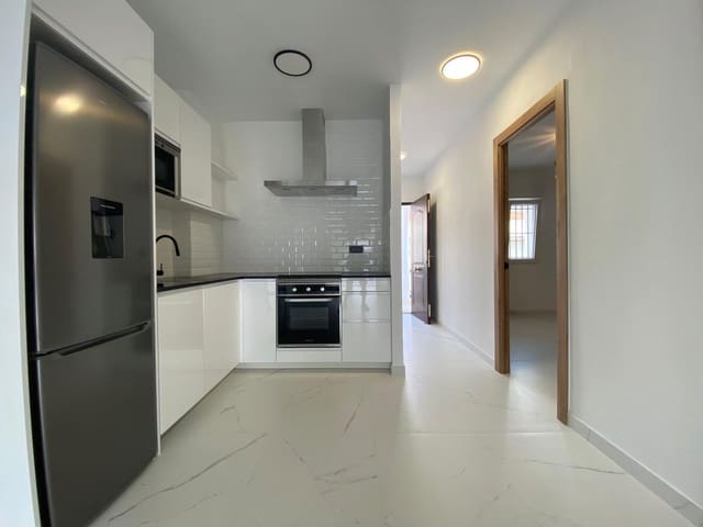 2 bedroom Penthouse for sale in Torrevieja - € 165,000 (Ref: 9468507)