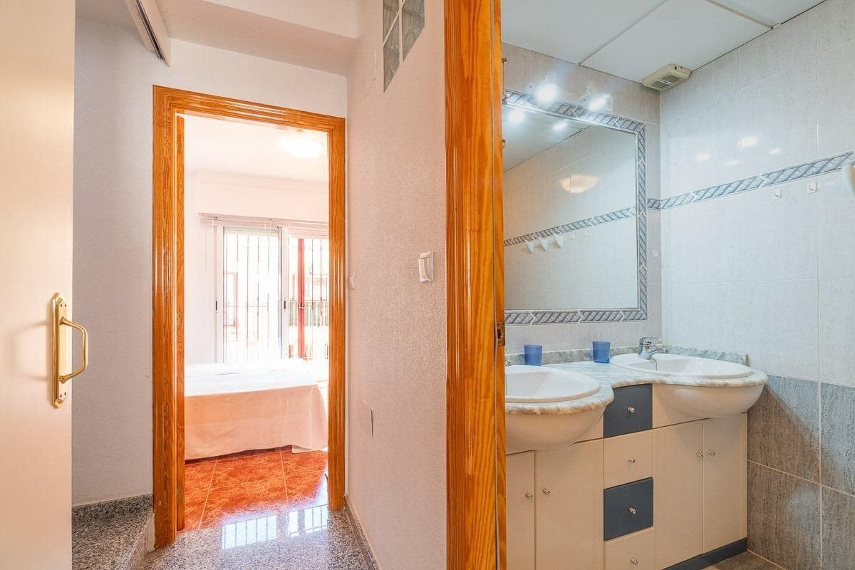 Adosado de 3 habitaciones en La Zenia en venta con piscina - 169.000 € (Ref: 9470394)
