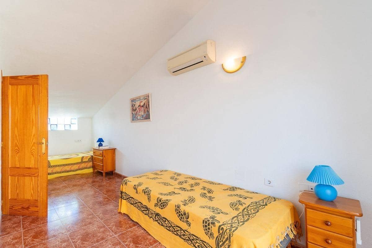 Adosado de 3 habitaciones en La Zenia en venta con piscina - 169.000 € (Ref: 9470394)