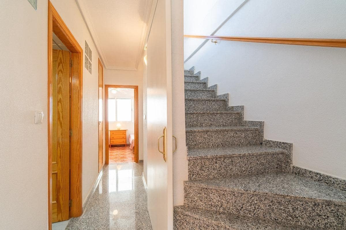 Adosado de 3 habitaciones en La Zenia en venta con piscina - 169.000 € (Ref: 9470394)