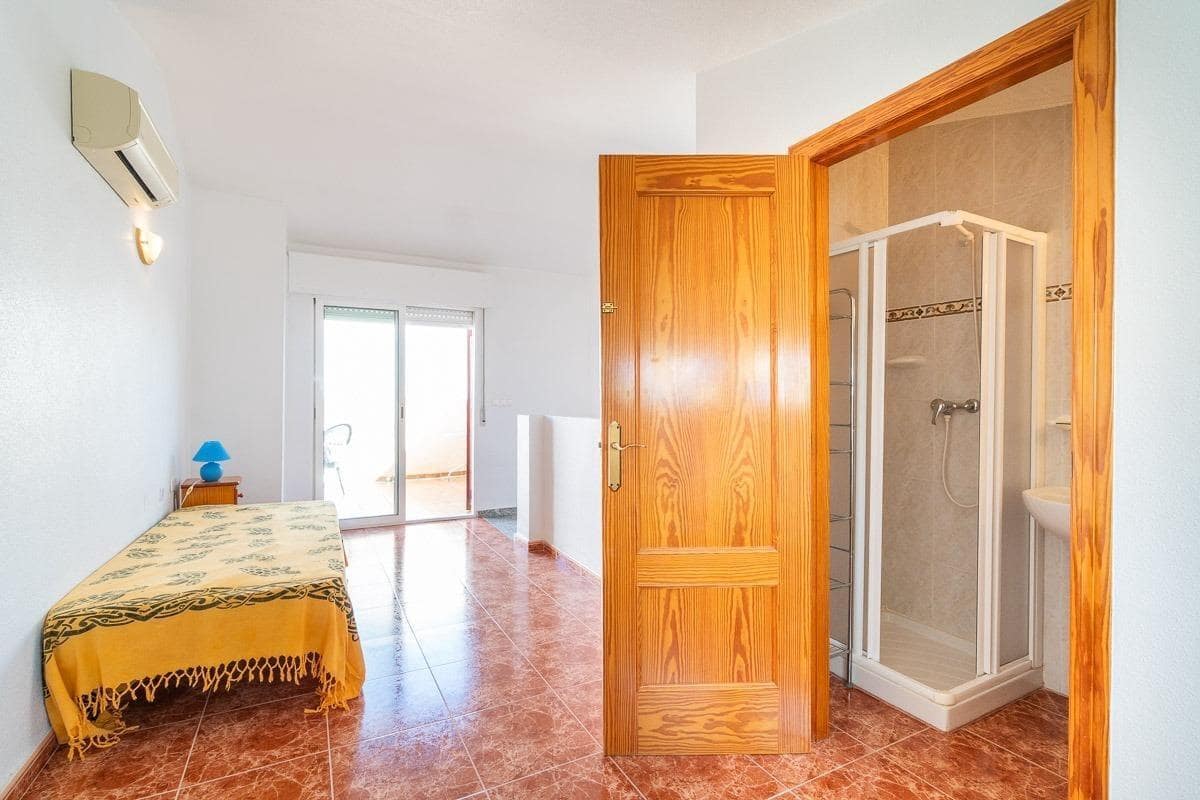 Adosado de 3 habitaciones en La Zenia en venta con piscina - 169.000 € (Ref: 9470394)