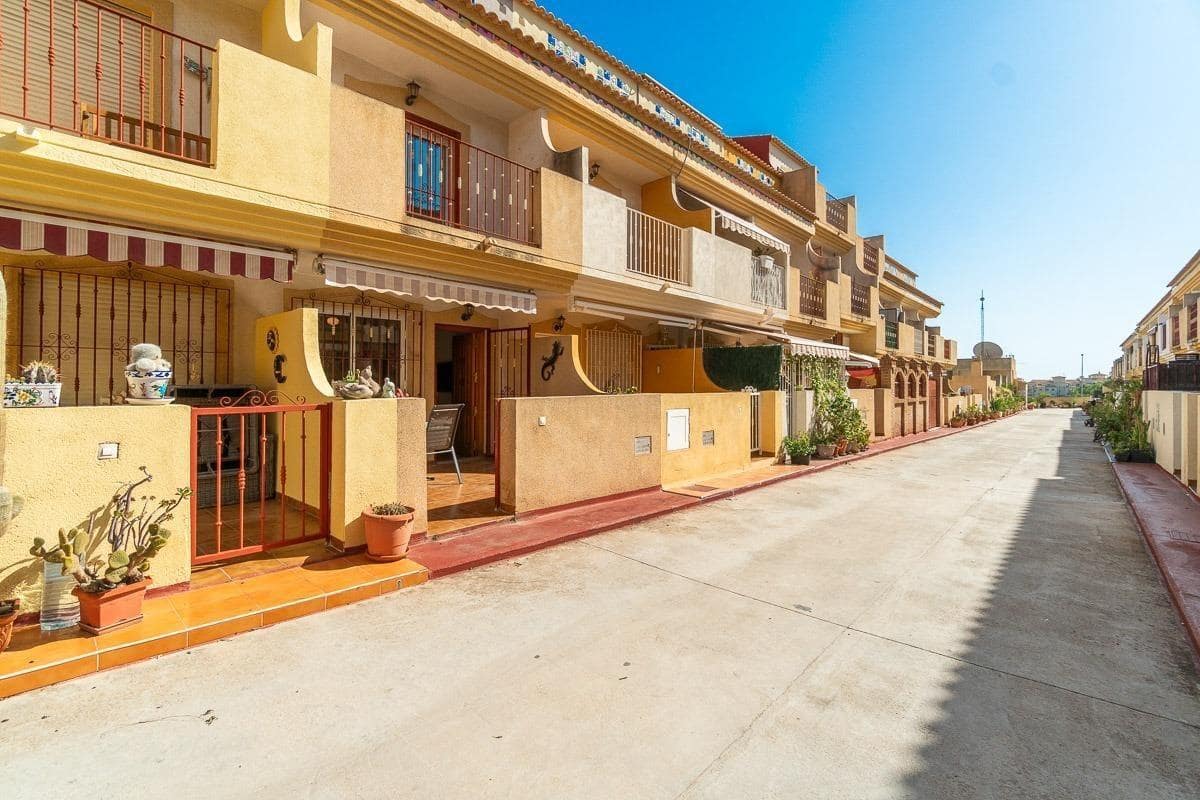 Adosado de 3 habitaciones en La Zenia en venta con piscina - 169.000 € (Ref: 9470394)