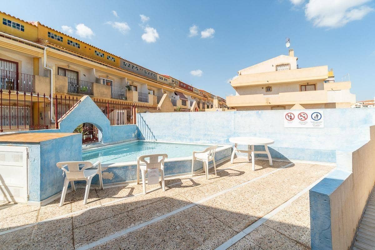 Adosado de 3 habitaciones en La Zenia en venta con piscina - 169.000 € (Ref: 9470394)