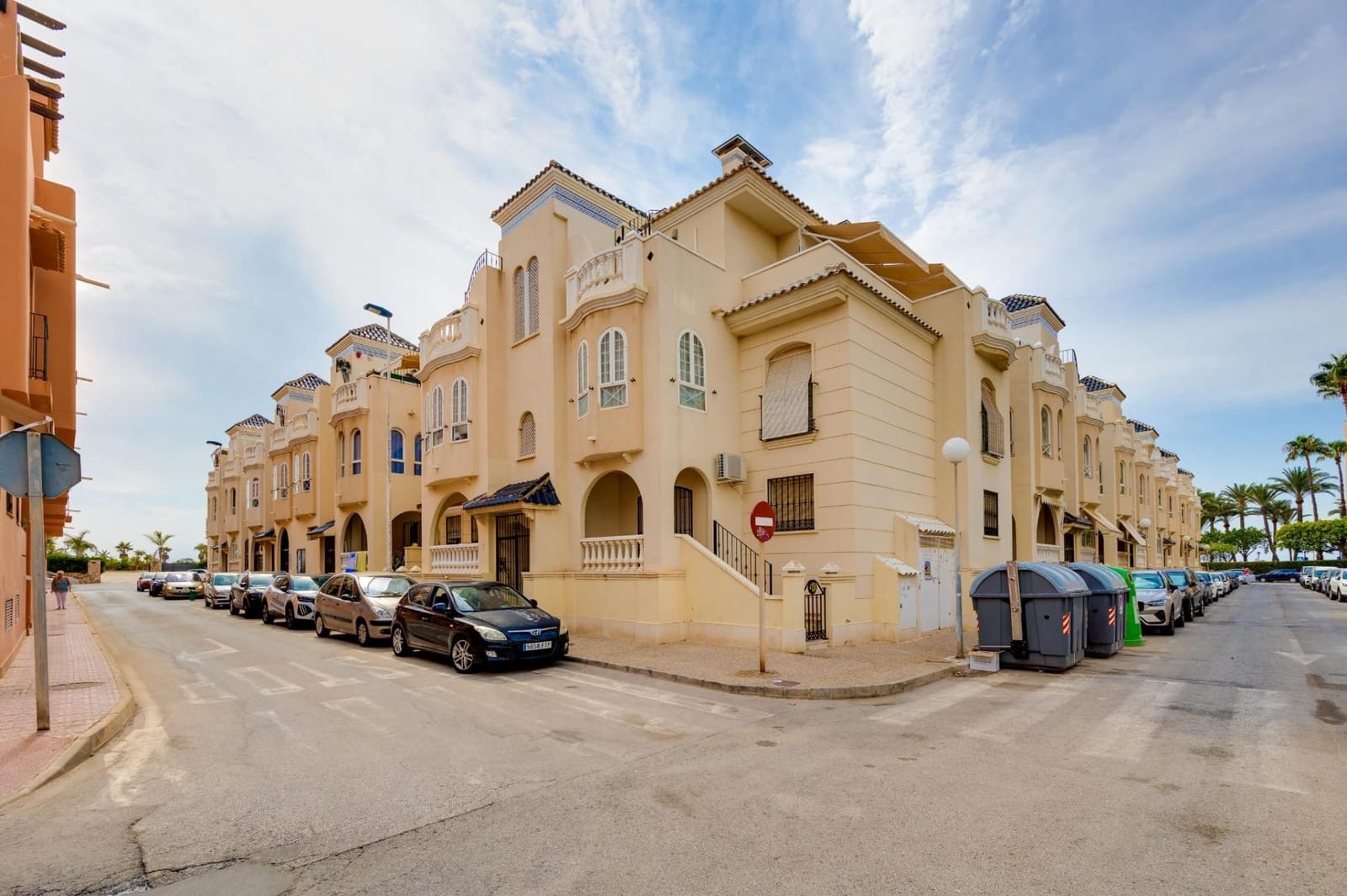 2 bedroom Apartment for sale in Torrevieja with pool - € 234,000 (Ref: 9471211)