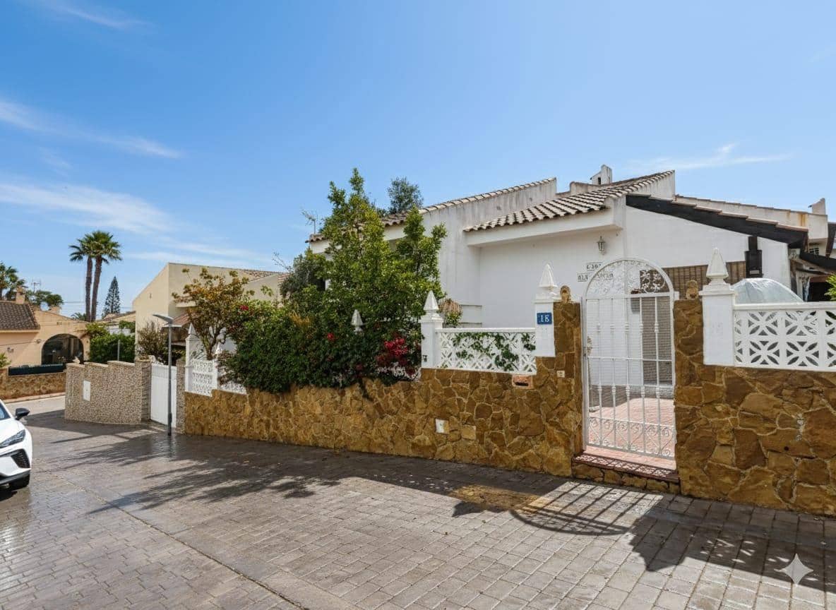 3 bedroom Villa for sale in Dona Pepa - € 280,000 (Ref: 9494665)