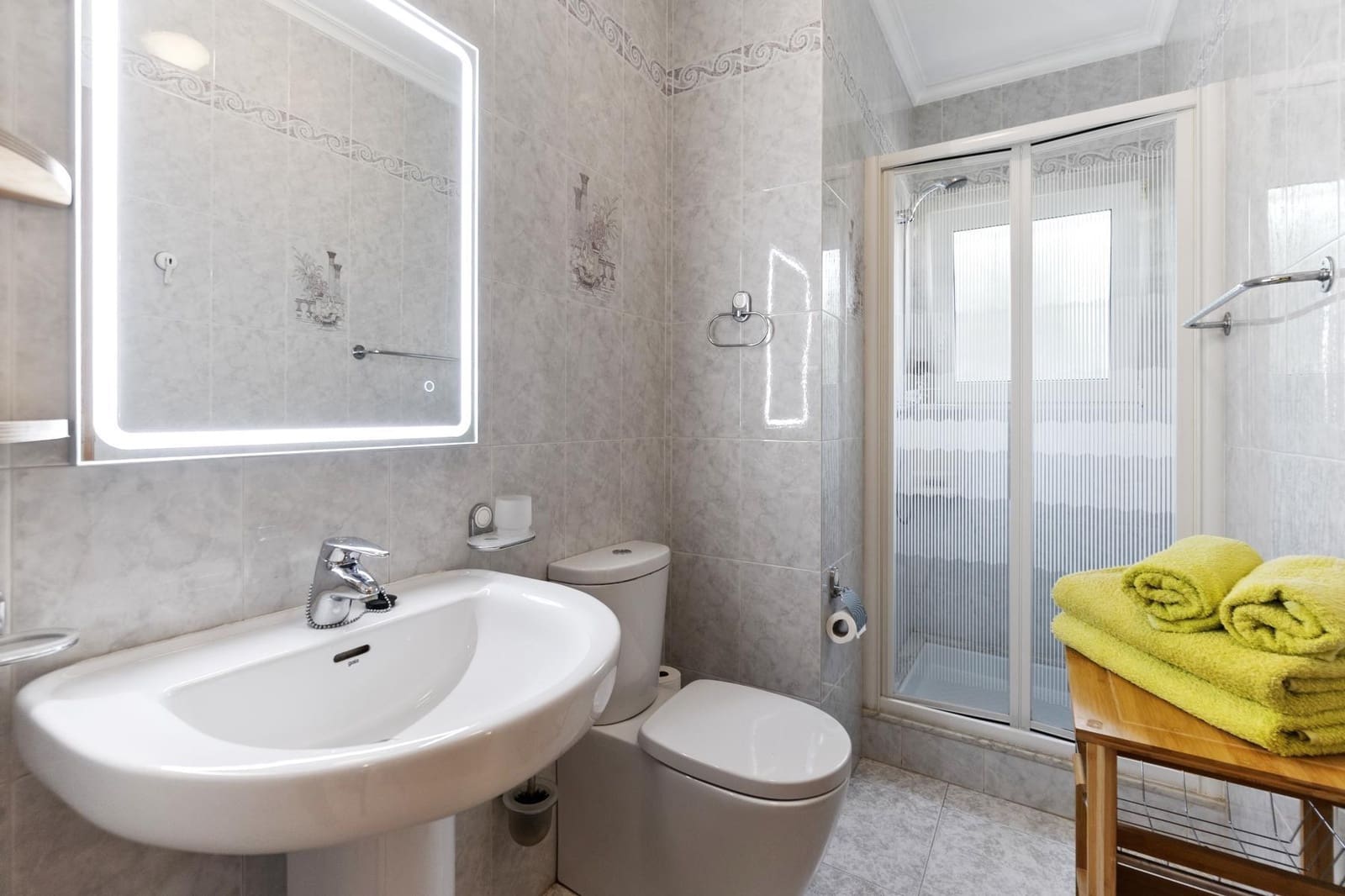 4 bedroom Villa for sale in Playa Flamenca with pool garage - € 559,000 (Ref: 9497220)