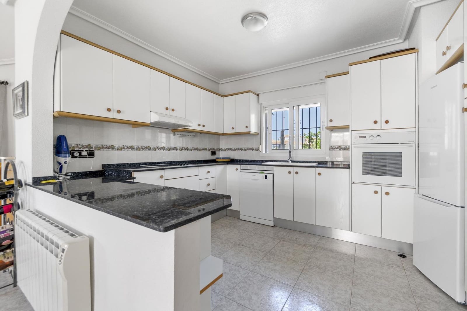 4 bedroom Villa for sale in Playa Flamenca with pool garage - € 559,000 (Ref: 9497220)