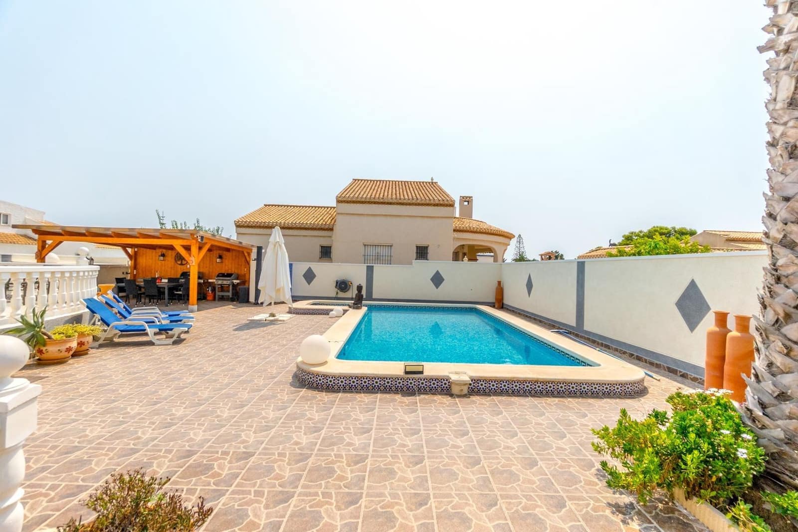 4 bedroom Villa for sale in Playa Flamenca with pool garage - € 559,000 (Ref: 9497220)