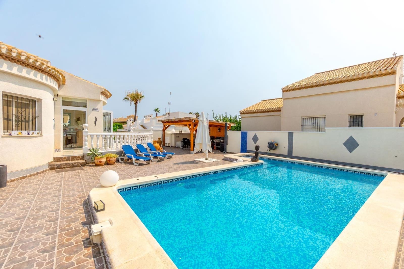 4 bedroom Villa for sale in Playa Flamenca with pool garage - € 559,000 (Ref: 9497220)
