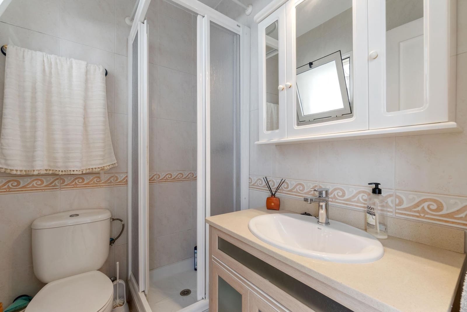 Adosado de 3 habitaciones en Torrevieja en venta con piscina - 223.000 € (Ref: 9497221)