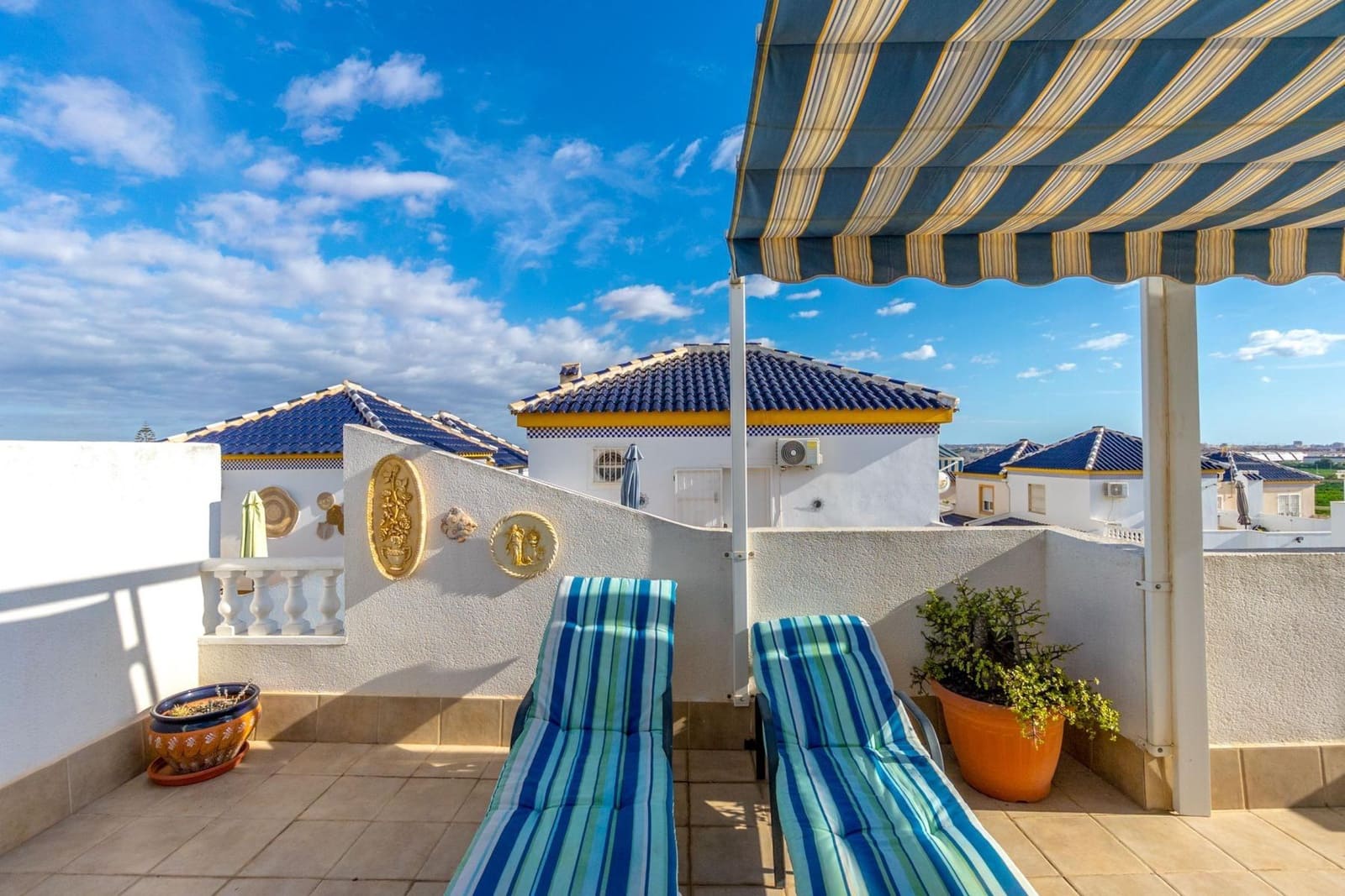 Adosado de 3 habitaciones en Torrevieja en venta con piscina - 223.000 € (Ref: 9497221)