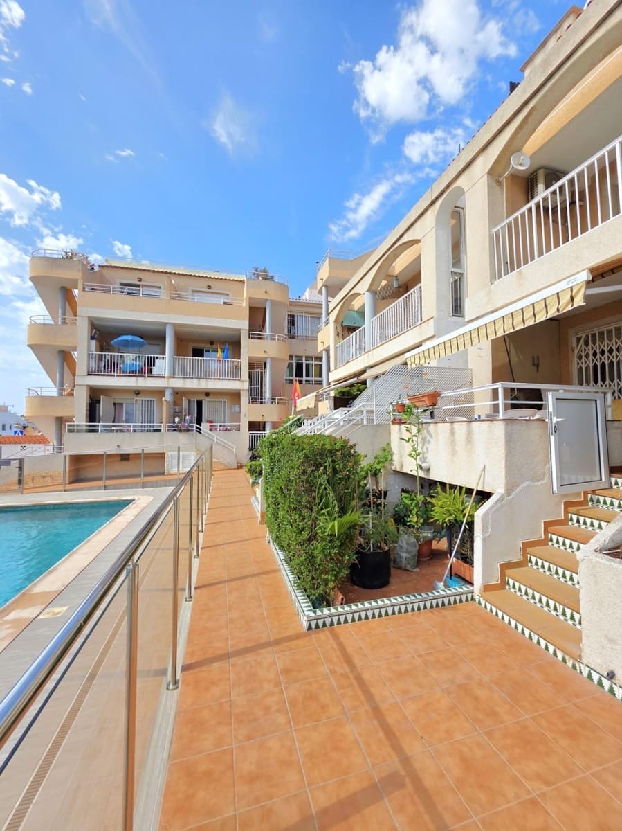 Bungalow de 2 habitaciones en Torrevieja en venta - 129.990 € (Ref: 9508899)