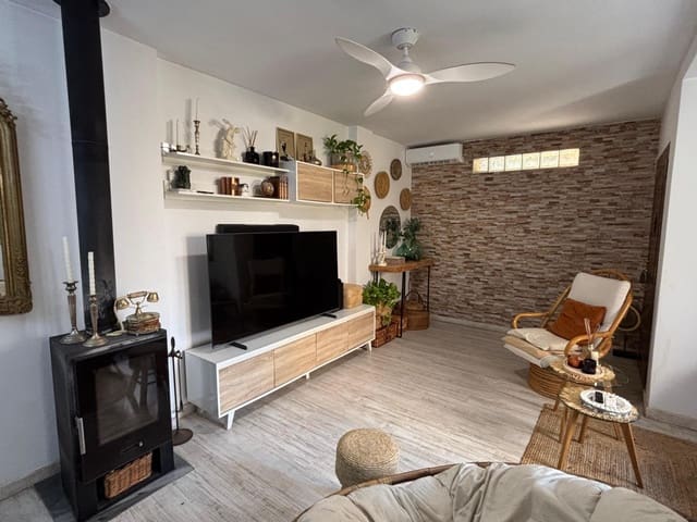 3 bedroom Villa for sale in Los Frutales, Torrevieja with pool - € 179,900 (Ref: 9508904)