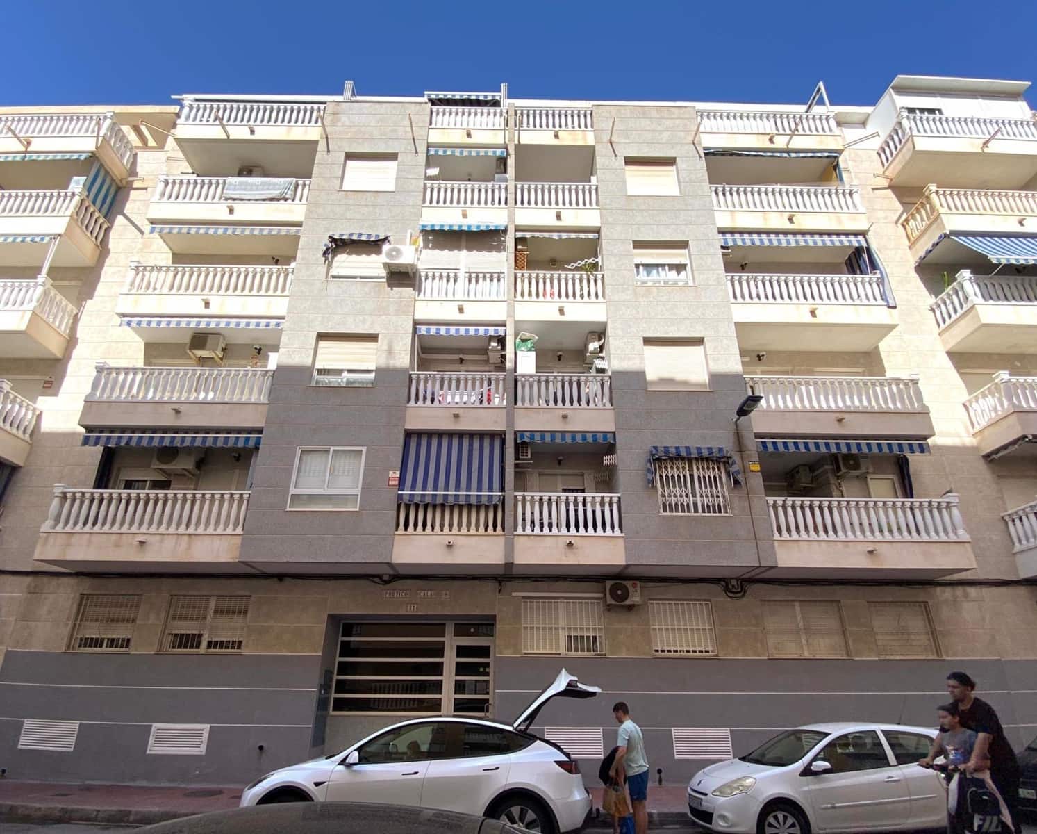 1 bedroom Apartment for sale in Torrevieja with pool - € 94,900 (Ref: 9513433)