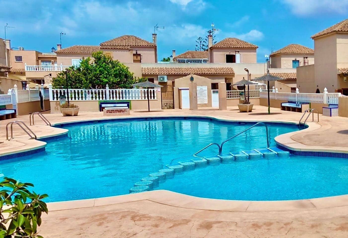 2 soverom Rekkehus til salgs i La Siesta med svømmebasseng - € 169 000 (Ref: 9513435)