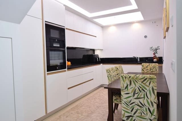 3 soveværelse Rækkehus til salg i La Florida, Orihuela med swimmingpool - € 249.000 (Ref: 9513438)