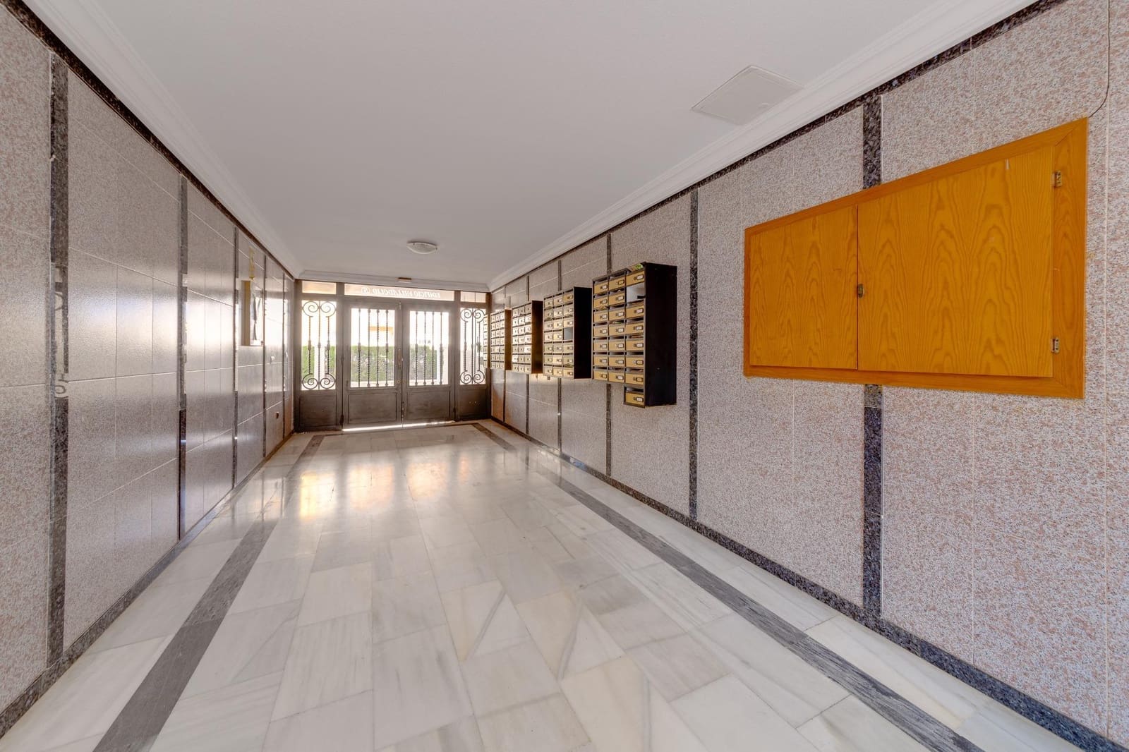 Studio for sale in Torrevieja - € 88,900 (Ref: 9533759)