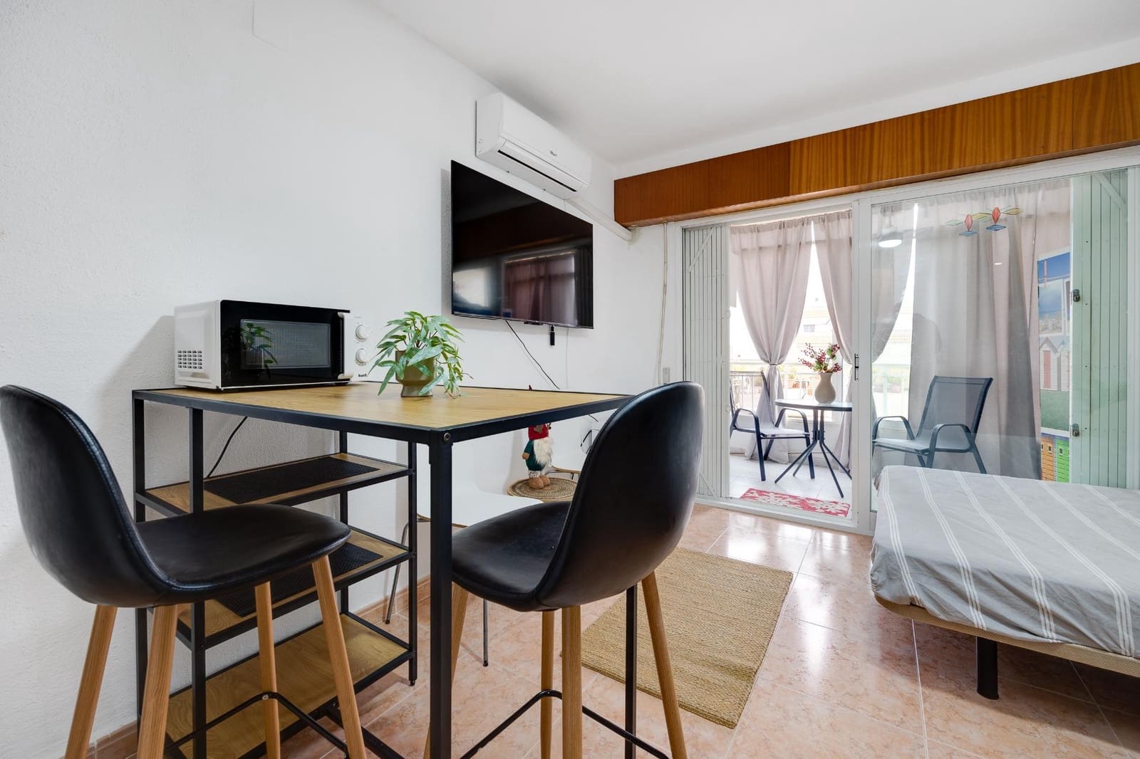 Studio for sale in Torrevieja with pool - € 82,990 (Ref: 9533760)