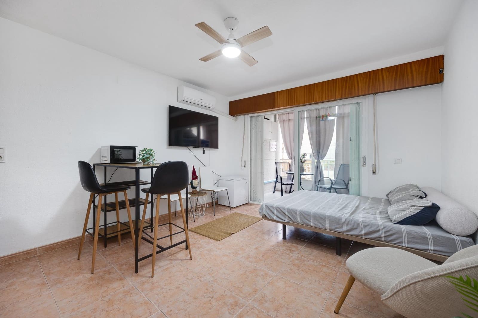 Studio for sale in Torrevieja with pool - € 82,990 (Ref: 9533760)