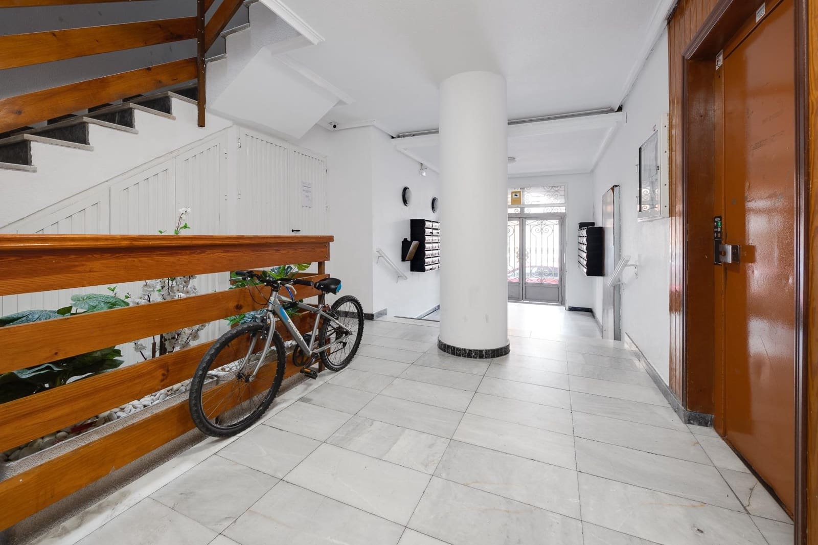 Studio for sale in Torrevieja with pool - € 82,990 (Ref: 9533760)