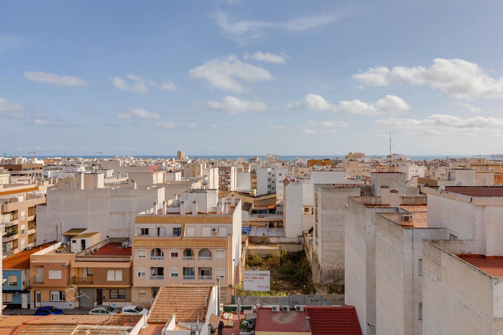 Studio for sale in Torrevieja with pool - € 82,990 (Ref: 9533760)